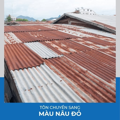 Mái tôn chuyển sang màu nâu đỏ gây mất thẩm mỹ mái nhà